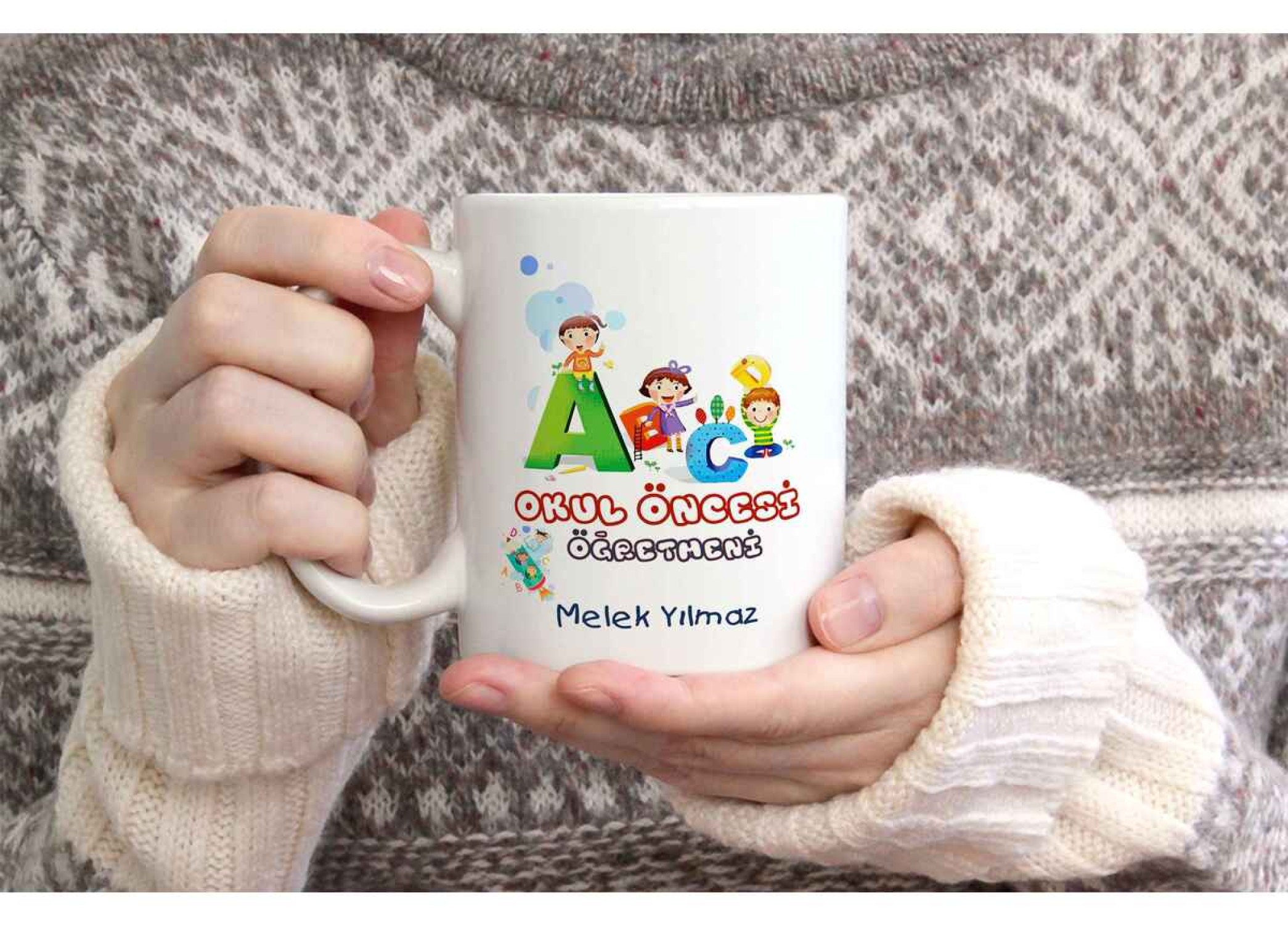 OKUL ÖNCESİ ÖĞRETMENİ TEMALI KİŞİYE ÖZEL SERAMİK KUPA BARDAK
